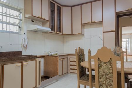 Casa à venda com 420m², 3 quartos e 3 vagas Casa à venda com 420m², 3 quartos e 3 vagasCozinha