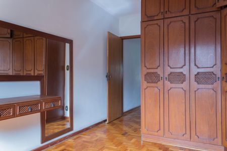 Casa à venda com 420m², 3 quartos e 3 vagas Casa à venda com 420m², 3 quartos e 3 vagasSuíte