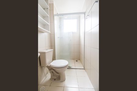 Banheiro de apartamento para alugar com 2 quartos, 56m² em Vila Merces, Carapicuíba