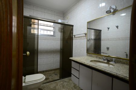Casa à venda com 260m², 3 quartos e 3 vagasBanheiro da Suíte