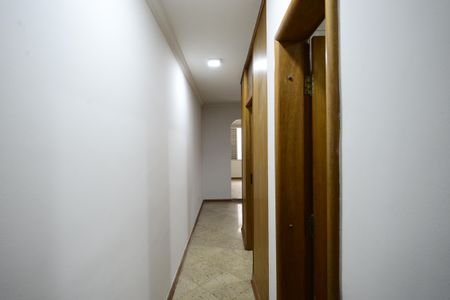 Casa à venda com 260m², 3 quartos e 3 vagasCorredor da Suíte