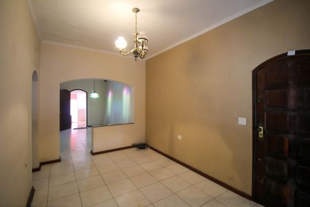Casa à venda com 80m², 2 quartos e 2 vagasSala