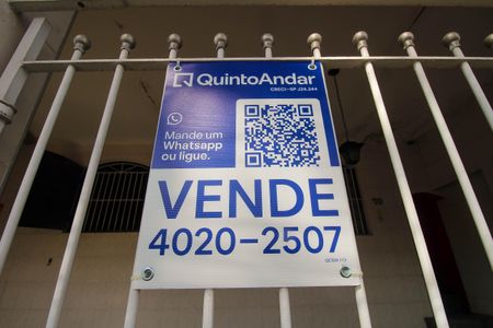 Casa à venda com 80m², 2 quartos e 2 vagasFachada