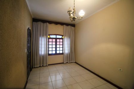 Casa à venda com 80m², 2 quartos e 2 vagasSala