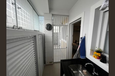 Casa de condomínio à venda com 130m², 3 quartos e 3 vagasLavanderia