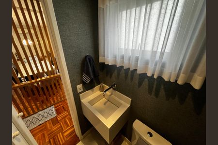 Casa de condomínio à venda com 130m², 3 quartos e 3 vagasLavabo