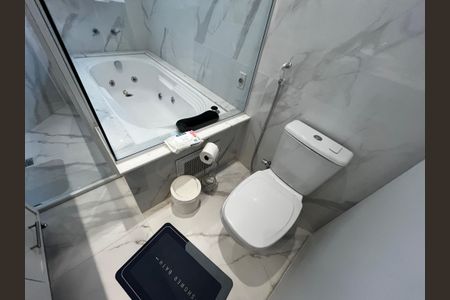 Casa de condomínio à venda com 130m², 3 quartos e 3 vagasBanheiro Suite