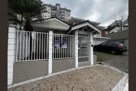 Casa de condomínio à venda com 130m², 3 quartos e 3 vagasFachada