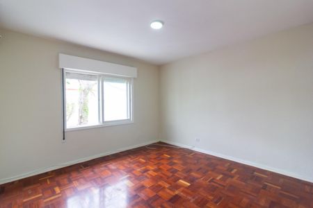 Casa para alugar com 180m², 3 quartos e 2 vagas Suíte