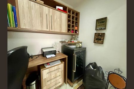 Casa à venda com 200m², 3 quartos e 2 vagas Casa à venda com 200m², 3 quartos e 2 vagasEscritório