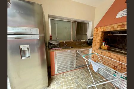 Casa à venda com 200m², 3 quartos e 2 vagas Casa à venda com 200m², 3 quartos e 2 vagasChurrasqueira