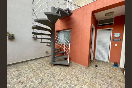 Casa à venda com 200m², 3 quartos e 2 vagas Casa à venda com 200m², 3 quartos e 2 vagasÁrea externa