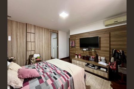 Suíte de casa à venda com 3 quartos, 200m² em Bela Aliança, São Paulo