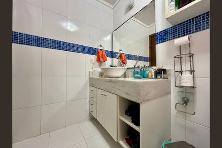 Casa à venda com 200m², 3 quartos e 2 vagas Casa à venda com 200m², 3 quartos e 2 vagasBanheiro