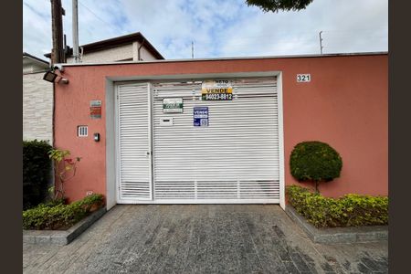 Casa à venda com 200m², 3 quartos e 2 vagas Casa à venda com 200m², 3 quartos e 2 vagasFachada