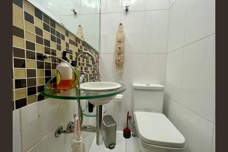 Casa à venda com 200m², 3 quartos e 2 vagas Casa à venda com 200m², 3 quartos e 2 vagasLavabo