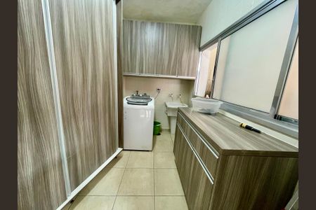 Casa à venda com 200m², 3 quartos e 2 vagas Casa à venda com 200m², 3 quartos e 2 vagasÁrea de Serviço