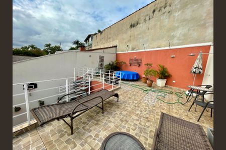 Casa à venda com 200m², 3 quartos e 2 vagas Casa à venda com 200m², 3 quartos e 2 vagasÁrea externa