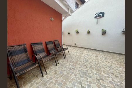 Casa à venda com 200m², 3 quartos e 2 vagas Casa à venda com 200m², 3 quartos e 2 vagasÁrea externa