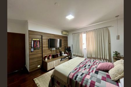 Suíte de casa à venda com 3 quartos, 200m² em Bela Aliança, São Paulo