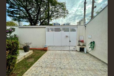 Casa à venda com 200m², 3 quartos e 2 vagas Casa à venda com 200m², 3 quartos e 2 vagasÁrea externa