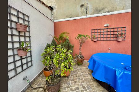 Casa à venda com 200m², 3 quartos e 2 vagas Casa à venda com 200m², 3 quartos e 2 vagasÁrea externa