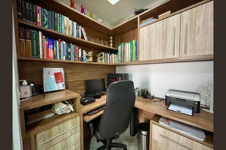 Casa à venda com 200m², 3 quartos e 2 vagas Casa à venda com 200m², 3 quartos e 2 vagasEscritório