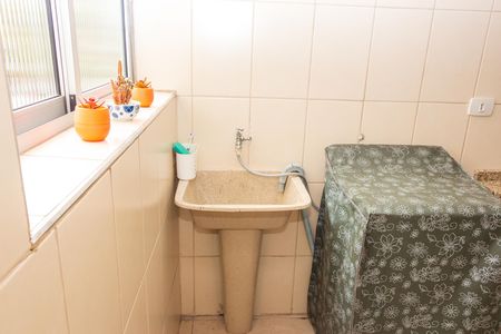 Cozinha e Área de Serviço de apartamento para alugar com 3 quartos, 64m² em Vila Sao Paulo, São Paulo