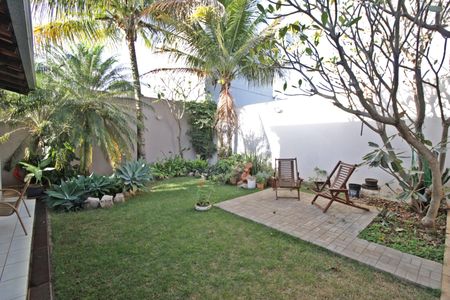 Casa para alugar com 402m², 3 quartos e 4 vagasQuintal