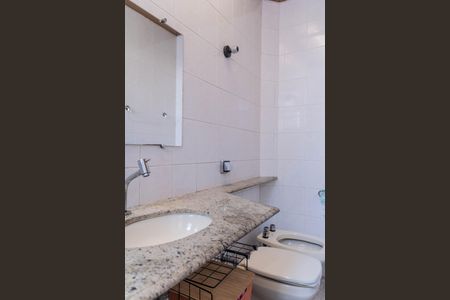 Apartamento à venda com 70m², 2 quartos e 2 vagas Apartamento à venda com 70m², 2 quartos e 2 vagasBanheiro da Suíte 1