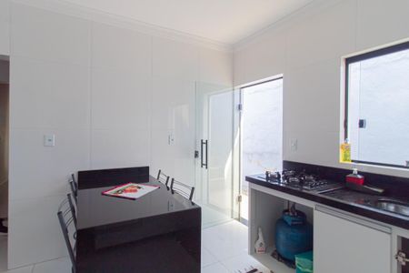 Casa à venda com 140m², 2 quartos e 2 vagasCozinha