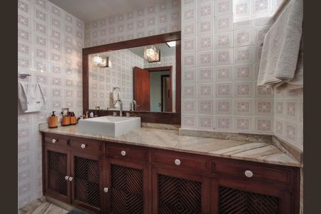 Apartamento à venda com 200m², 4 quartos e 1 vagaBanheiro da Suíte