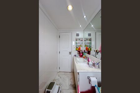 Apartamento à venda com 244m², 5 quartos e 4 vagasBanheiro da Suíte 2