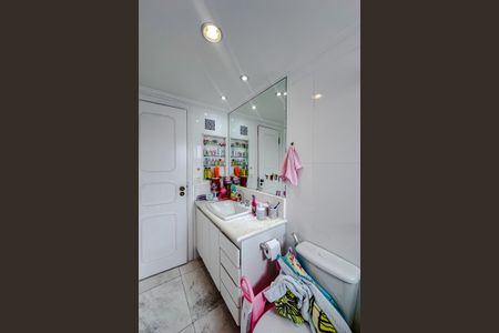 Apartamento à venda com 244m², 5 quartos e 4 vagasBanheiro da Suíte 2