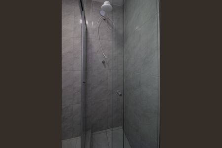 Banheiro de kitnet/studio para alugar com 1 quarto, 23m² em Cidade Baixa, Porto Alegre