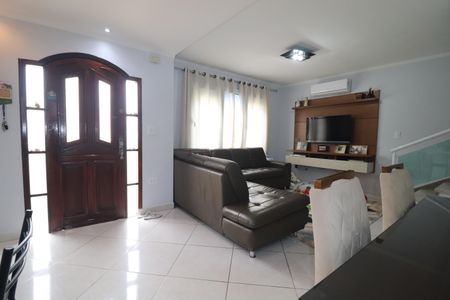 Casa à venda com 150m², 3 quartos e 3 vagasSala