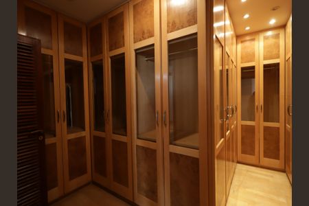 Apartamento para alugar com 637m², 4 quartos e 4 vagasCloset da suíte