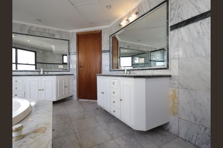 Apartamento para alugar com 637m², 4 quartos e 4 vagasBanheiro da Suíte