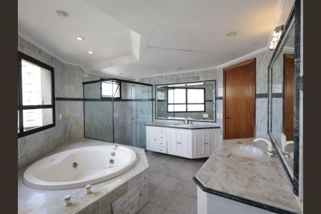 Apartamento para alugar com 637m², 4 quartos e 4 vagasBanheiro da Suíte