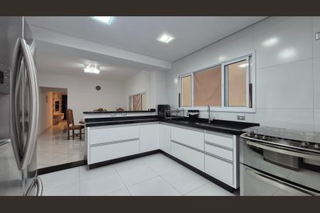Casa à venda com 208m², 2 quartos e 2 vagasCozinha