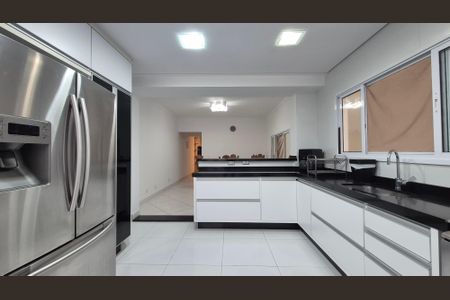 Casa à venda com 208m², 2 quartos e 2 vagasCozinha