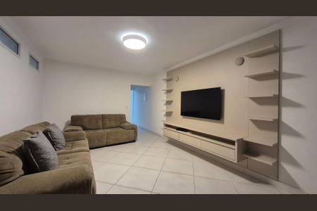 Casa à venda com 208m², 2 quartos e 2 vagasSala