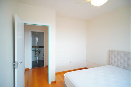 Quarto  de apartamento para alugar com 2 quartos, 78m² em Petrópolis, Porto Alegre