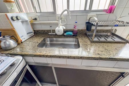 Casa à venda com 104m², 2 quartos e 2 vagas Casa à venda com 104m², 2 quartos e 2 vagasCozinha