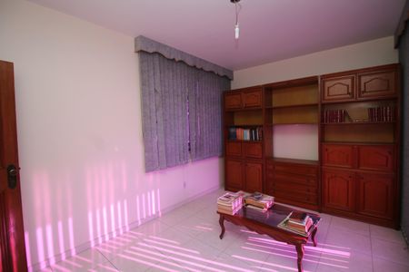 Casa à venda com 310m², 5 quartos e 3 vagasQuarto 2