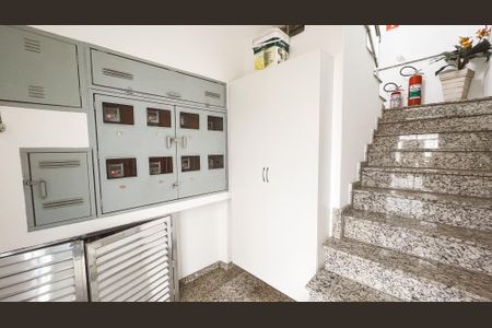 Apartamento para alugar com 50m², 1 quarto e sem vaga Apartamento para alugar com 50m², 1 quarto e sem vagaEscada