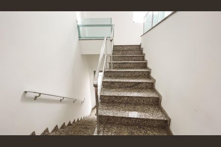 Apartamento para alugar com 50m², 1 quarto e sem vaga Apartamento para alugar com 50m², 1 quarto e sem vagaEscada