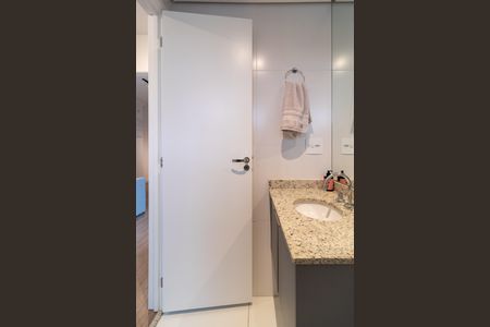 Banheiro de kitnet/studio para alugar com 1 quarto, 34m² em Vila Anglo Brasileira, São Paulo