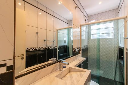 Casa à venda com 236m², 3 quartos e 2 vagasBanheiro