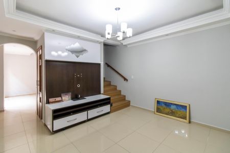 Casa à venda com 236m², 3 quartos e 2 vagasSala